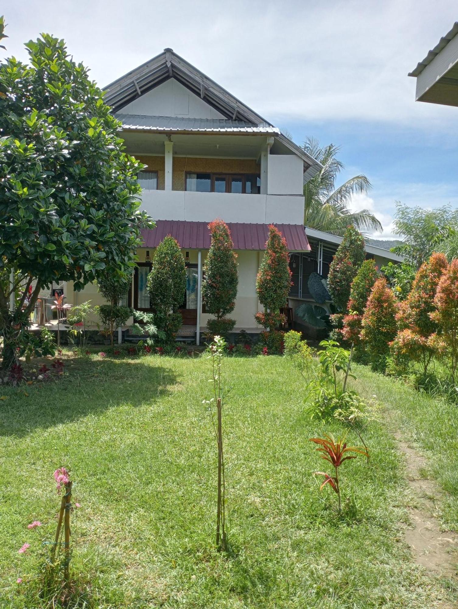 The Daun Puntik Homestay Pemenang Екстериор снимка